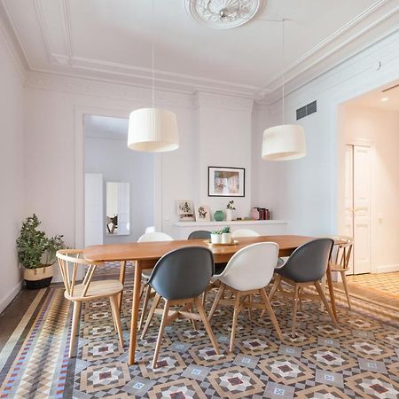 6 Dormitorios En Apartamento Modernista En El Corazon De Barcelona Exterior foto