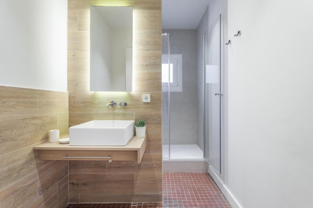 6 Dormitorios En Apartamento Modernista En El Corazon De Barcelona Exterior foto