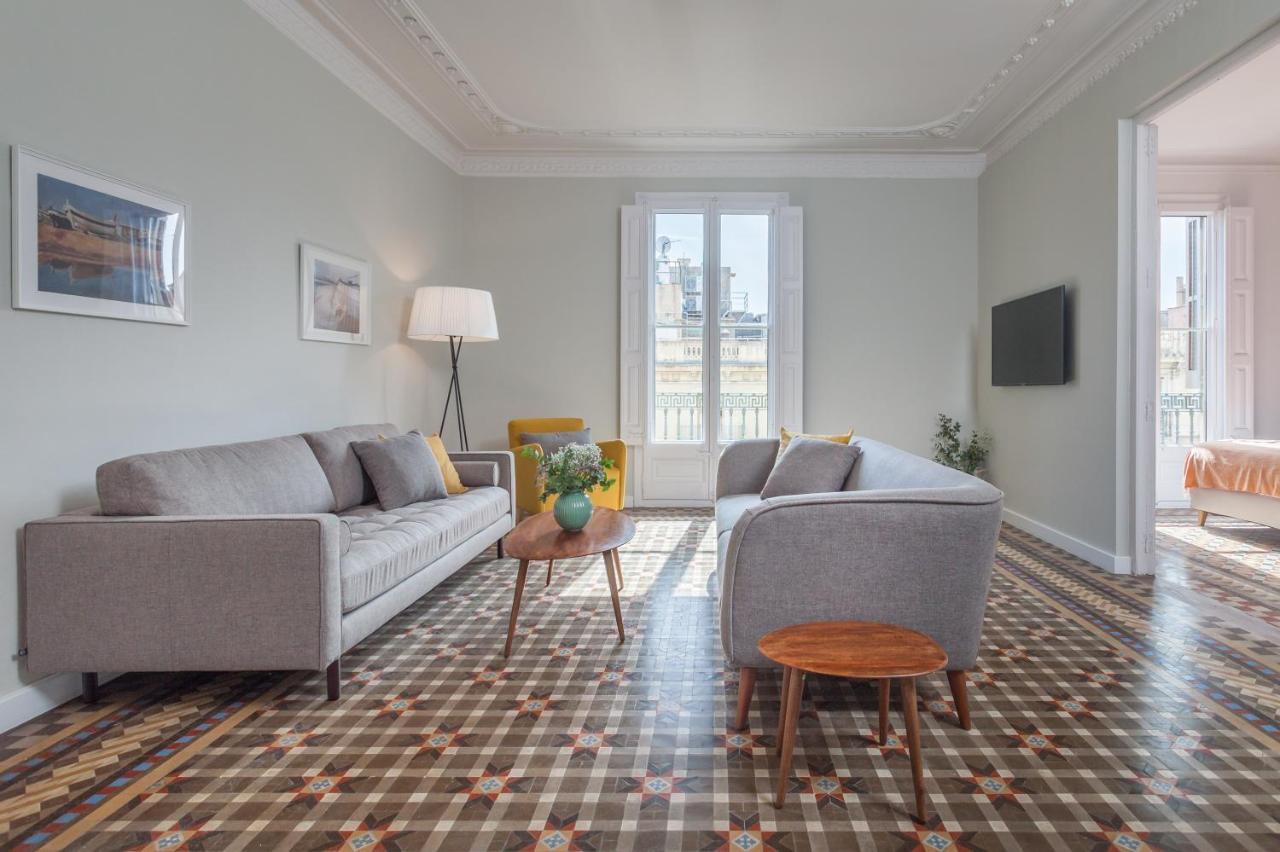 6 Dormitorios En Apartamento Modernista En El Corazon De Barcelona Exterior foto