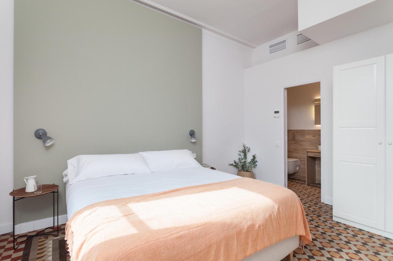 6 Dormitorios En Apartamento Modernista En El Corazon De Barcelona Exterior foto