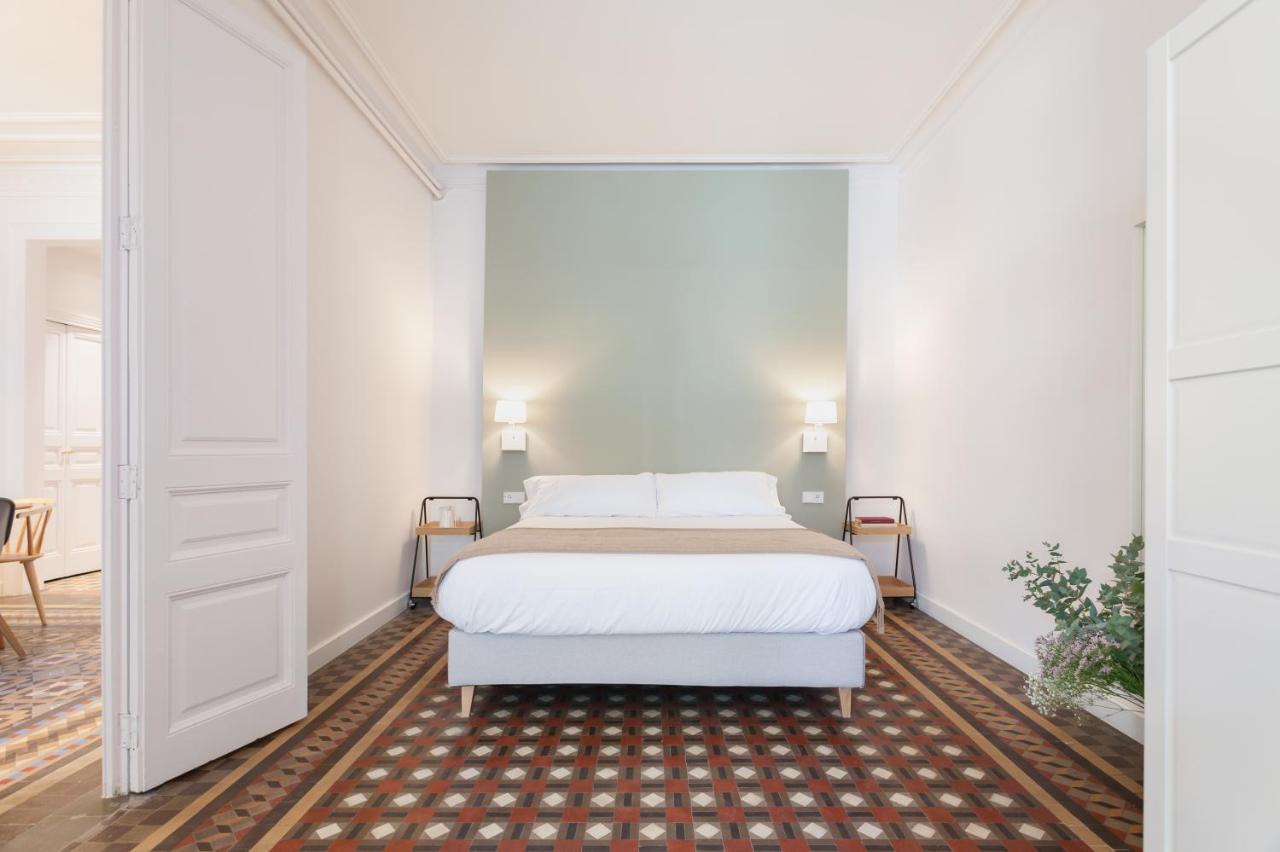 6 Dormitorios En Apartamento Modernista En El Corazon De Barcelona Exterior foto