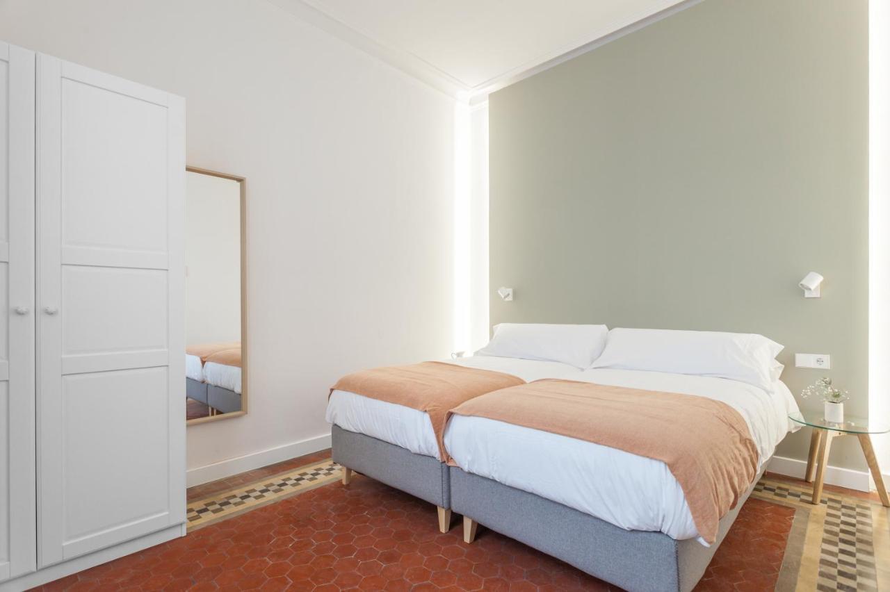 6 Dormitorios En Apartamento Modernista En El Corazon De Barcelona Exterior foto