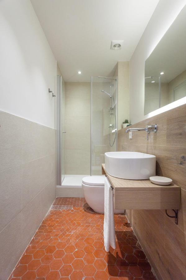 6 Dormitorios En Apartamento Modernista En El Corazon De Barcelona Exterior foto