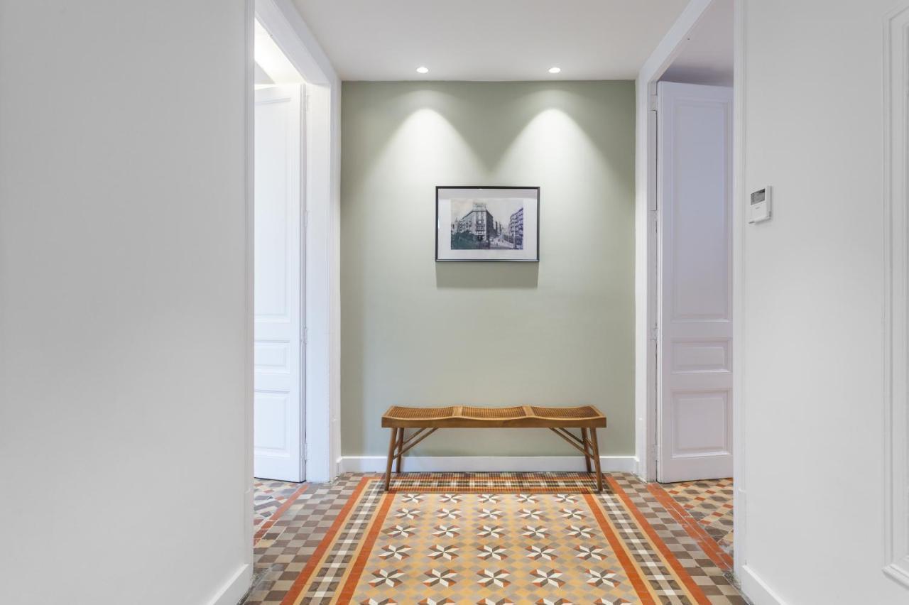6 Dormitorios En Apartamento Modernista En El Corazon De Barcelona Exterior foto