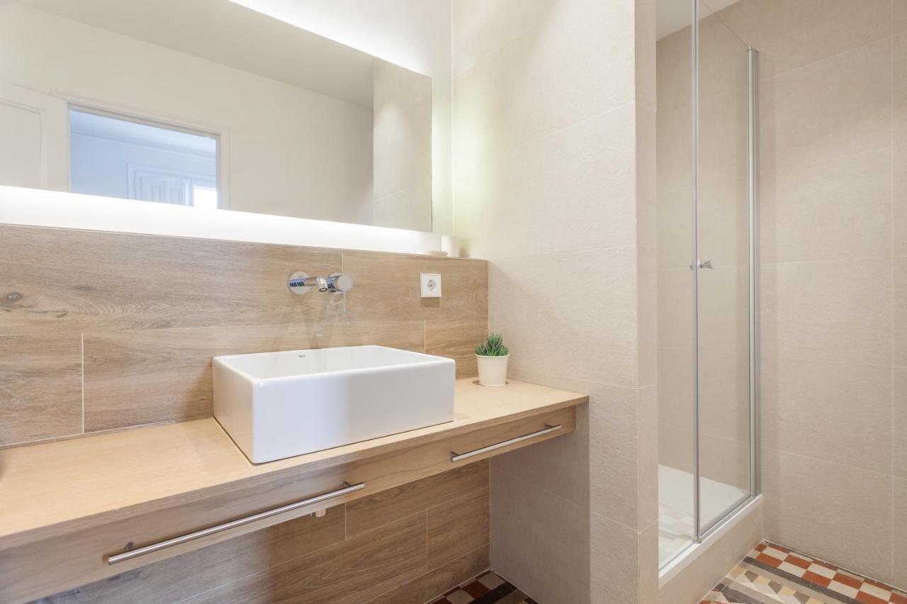 6 Dormitorios En Apartamento Modernista En El Corazon De Barcelona Exterior foto