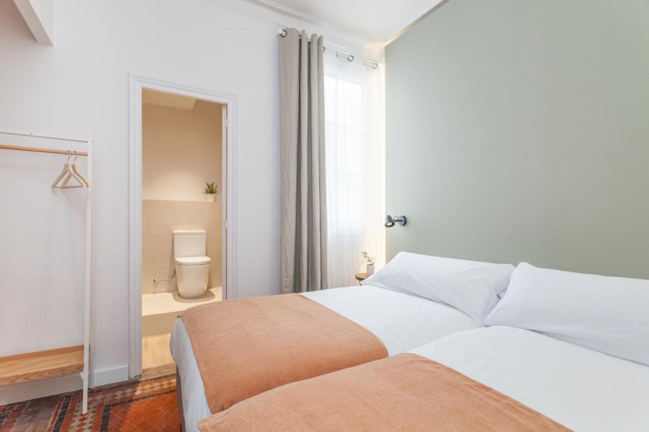 6 Dormitorios En Apartamento Modernista En El Corazon De Barcelona Exterior foto