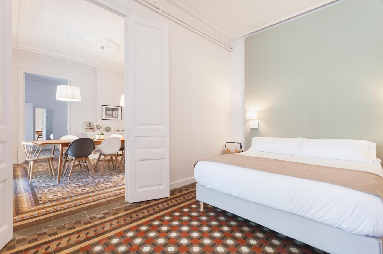 6 Dormitorios En Apartamento Modernista En El Corazon De Barcelona Exterior foto